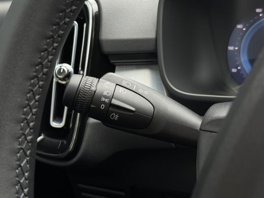 Volvo  XC40 2.0 B4 Plus Dark | Harman/Kardon | Pilot Assist | Trekhaak | Camera | ActivLease financial lease