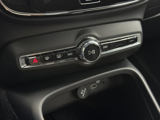 Volvo  XC40 2.0 B4 Plus Dark | Harman/Kardon | Pilot Assist | Trekhaak | Camera | ActivLease financial lease