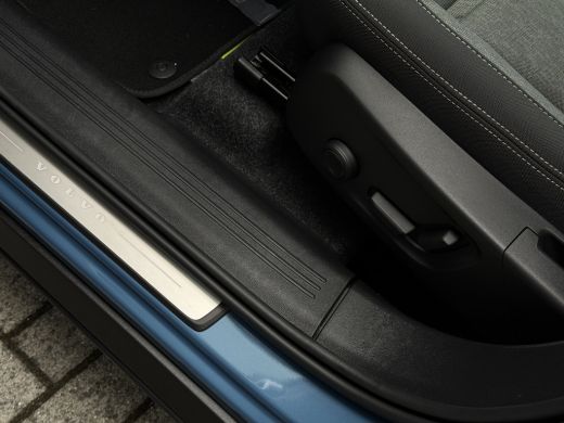 Volvo  XC40 2.0 B4 Plus Dark | Harman/Kardon | Pilot Assist | Trekhaak | Camera | ActivLease financial lease