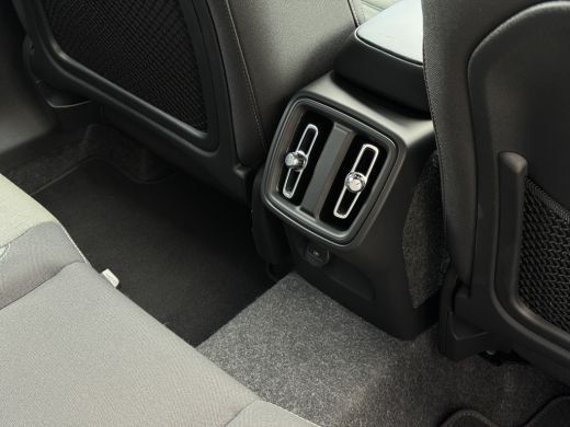 Volvo  XC40 2.0 B4 Plus Dark | Harman/Kardon | Pilot Assist | Trekhaak | Camera | ActivLease financial lease