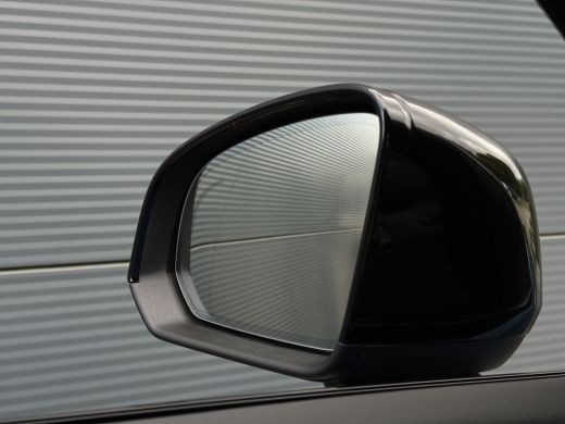 Volvo  XC40 2.0 B4 Plus Dark | Harman/Kardon | Pilot Assist | Trekhaak | Camera | ActivLease financial lease