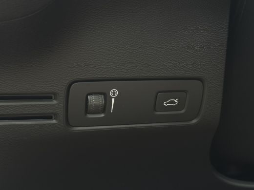 Volvo  XC40 1.5 T3 R-Design | Pilot Assist | Camera | BLIS | Keyless | ActivLease financial lease