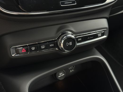 Volvo  XC40 1.5 T3 R-Design | Pilot Assist | Camera | BLIS | Keyless | ActivLease financial lease