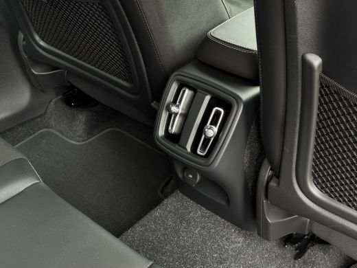 Volvo  XC40 1.5 T3 R-Design | Pilot Assist | Camera | BLIS | Keyless | ActivLease financial lease