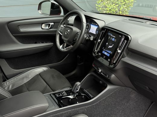 Volvo  XC40 1.5 T3 R-Design | Pilot Assist | Camera | BLIS | Keyless | ActivLease financial lease