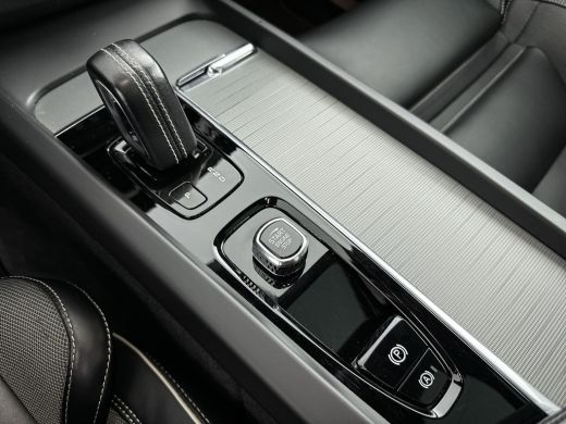 Volvo  XC60 T6 Recharge R-Design Google | 20" | Sportstoelen | 360 Camera | Panoramadak | Trekhaak | Elektr. ... ActivLease financial lease