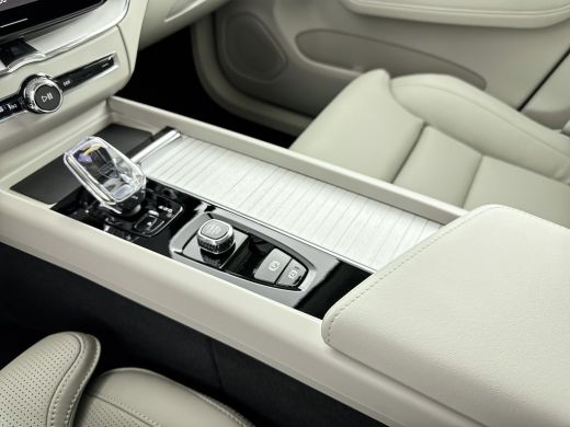 Volvo  XC60 T8 Recharge Ultra Dark Facelift | Full options | Heico selected level | Heico diffuser en spacers ActivLease financial lease