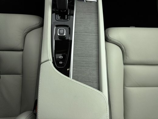 Volvo  XC90 T8 Recharge AWD Plus Dark | Leder | Pilot Assist | BLIS | Harman Kardon | Stoel/stuurverwarming |... ActivLease financial lease