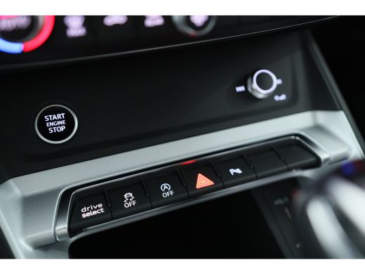 Audi Q3 35 TFSI Edition | LED | Cruise Adaptive | Stoelverwarming | Apple Carplay/Android Auto | Comfort ... ActivLease financial lease
