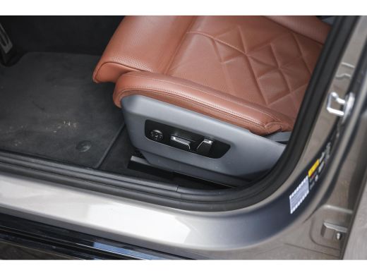 BMW i5 M60 xDrive M Sport / Panoramadak / Trekhaak / Stoelventilatie / Parking Assistant Professional / ... ActivLease financial lease