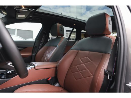BMW i5 M60 xDrive M Sport / Panoramadak / Trekhaak / Stoelventilatie / Parking Assistant Professional / ... ActivLease financial lease