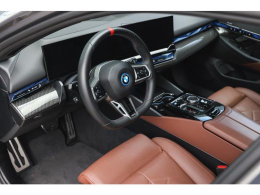 BMW i5 M60 xDrive M Sport / Panoramadak / Trekhaak / Stoelventilatie / Parking Assistant Professional / ... ActivLease financial lease