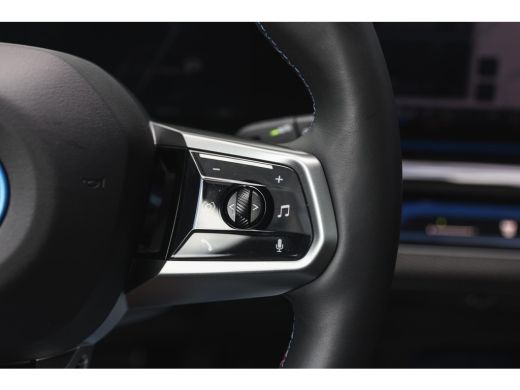 BMW i5 M60 xDrive M Sport / Panoramadak / Trekhaak / Stoelventilatie / Parking Assistant Professional / ... ActivLease financial lease