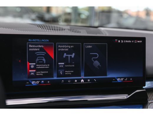 BMW i5 M60 xDrive M Sport / Panoramadak / Trekhaak / Stoelventilatie / Parking Assistant Professional / ... ActivLease financial lease