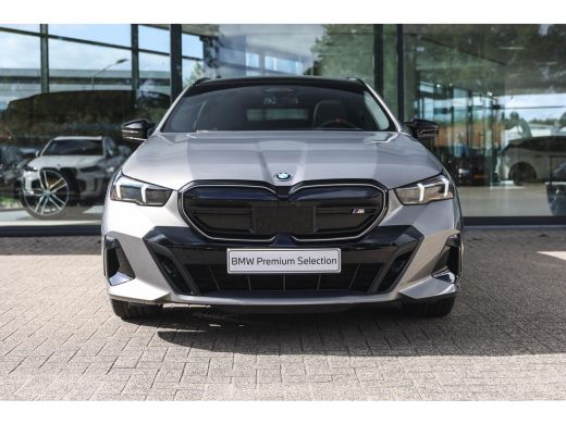 BMW i5 M60 xDrive M Sport / Panoramadak / Trekhaak / Stoelventilatie / Parking Assistant Professional / ... ActivLease financial lease