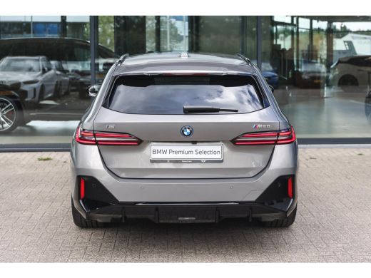 BMW i5 M60 xDrive M Sport / Panoramadak / Trekhaak / Stoelventilatie / Parking Assistant Professional / ... ActivLease financial lease