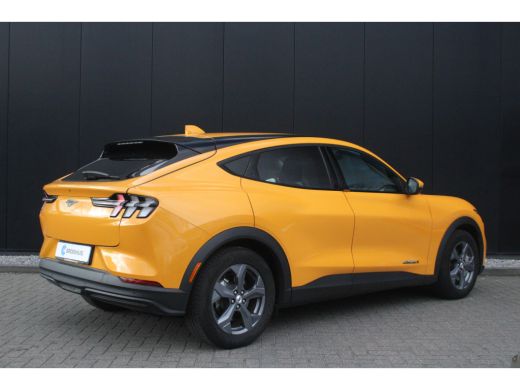 Ford Mustang Mach-E Mach-E Extended RWD 98 kWh | Camera | Adapt. Cruise | Leder | Standkachel | 100% Dealer Onderhouden! ActivLease financial lease