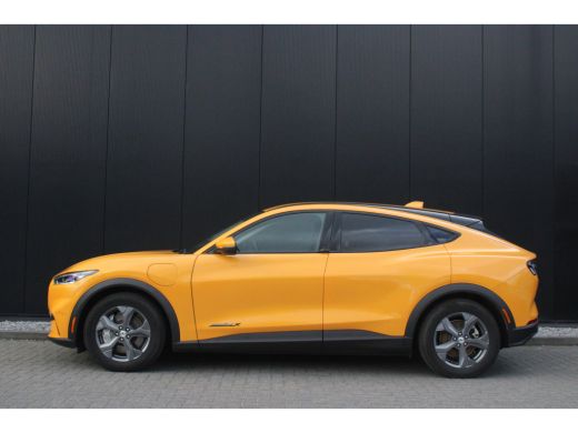 Ford Mustang Mach-E Mach-E Extended RWD 98 kWh | Camera | Adapt. Cruise | Leder | Standkachel | 100% Dealer Onderhouden! ActivLease financial lease