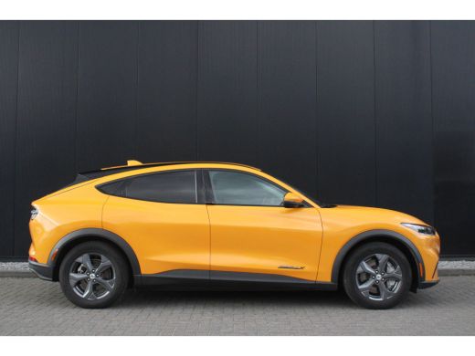 Ford Mustang Mach-E Mach-E Extended RWD 98 kWh | Camera | Adapt. Cruise | Leder | Standkachel | 100% Dealer Onderhouden! ActivLease financial lease