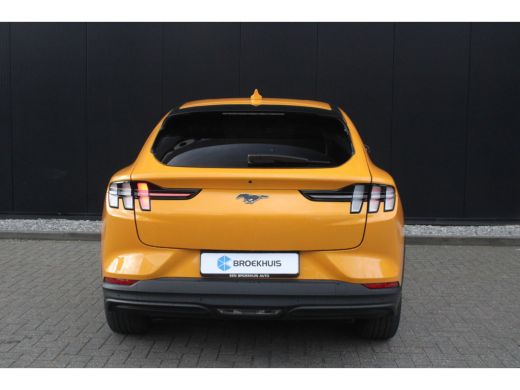 Ford Mustang Mach-E Mach-E Extended RWD 98 kWh | Camera | Adapt. Cruise | Leder | Standkachel | 100% Dealer Onderhouden! ActivLease financial lease