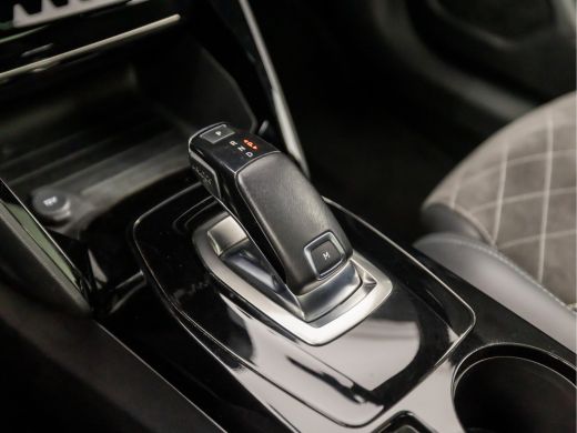 Peugeot 2008 1.2 PureTech GT-Line Sport 155Pk Automaat (PANORAMADAK, VIRTUAL COCKPIT, FOCAL AUDIO, APPLE CARPL... ActivLease financial lease