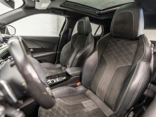 Peugeot 2008 1.2 PureTech GT-Line Sport 155Pk Automaat (PANORAMADAK, VIRTUAL COCKPIT, FOCAL AUDIO, APPLE CARPL... ActivLease financial lease