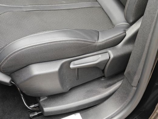 Peugeot 3008 1.6 HYbrid4 300 GT | Achterbank in delen neerklapbaar | Achteruitrijcamera | Apple Carplay/Androi... ActivLease financial lease