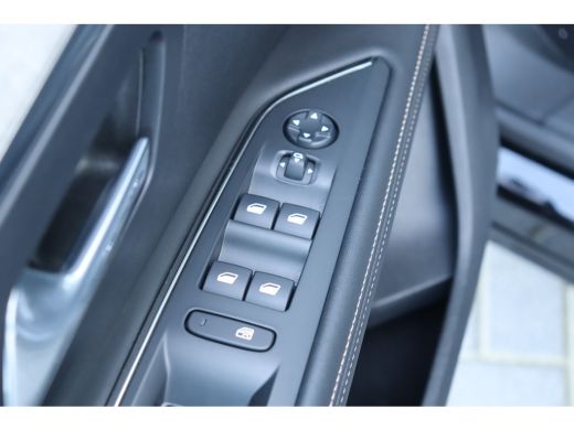 Peugeot 5008 1.2 PURETECH 130PK 7-ZITS GT AUTOMAAT / NAVI / LEDER / CLIMA / PDC / 18" LMV / CAMERA / KEYLESS /... ActivLease financial lease