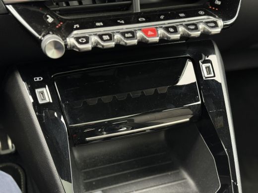 Peugeot e-2008 EV GT Pack 50 kWh | Achteruitrijcamera | Afwijkende dakkleur | Airco (automatisch) ActivLease financial lease