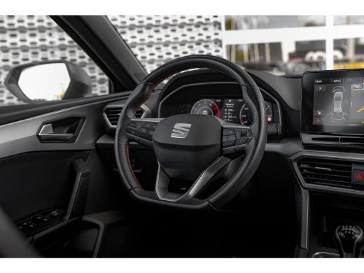 Seat Leon 1.0 TSI 110pk FR Business Intense | Achteruitrijcamera | Dodehoeksensor | Adaptive Cruise | Navig... ActivLease financial lease