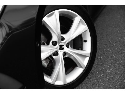 Seat Leon 1.0 TSI 110pk FR Business Intense | Achteruitrijcamera | Dodehoeksensor | Adaptive Cruise | Navig... ActivLease financial lease