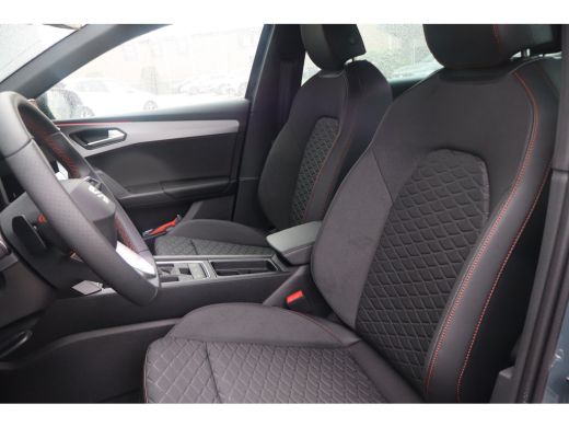 Seat Leon 204PK FR Business - eHybrid | Achteruitrijcamera | Dakhemel uitgevoerd in zwart | Donker getinte ... ActivLease financial lease