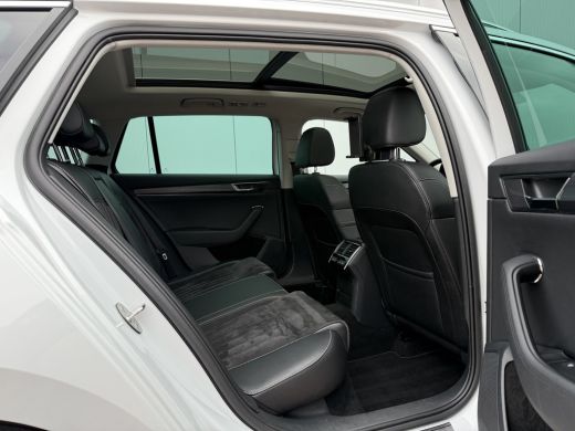 Skoda Superb Combi 1.4 TSI iV 218pk Style | Pano dak | Trekhaak ActivLease financial lease