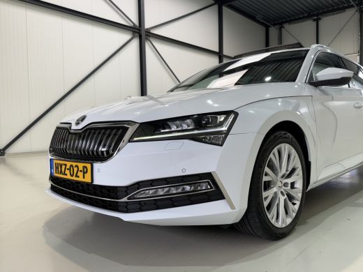 Skoda Superb Combi 1.4 TSI iV 218pk Style | Pano dak | Trekhaak ActivLease financial lease