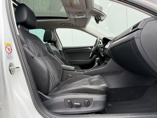 Skoda Superb Combi 1.4 TSI iV 218pk Style | Pano dak | Trekhaak ActivLease financial lease