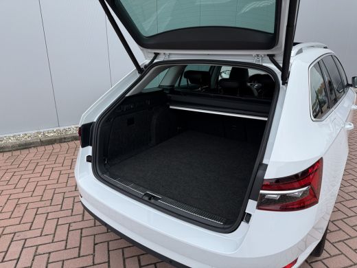 Skoda Superb Combi 1.4 TSI iV 218pk Style | Pano dak | Trekhaak ActivLease financial lease