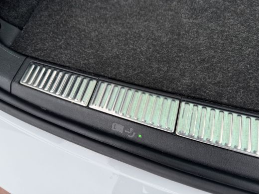 Skoda Superb Combi 1.4 TSI iV 218pk Style | Pano dak | Trekhaak ActivLease financial lease