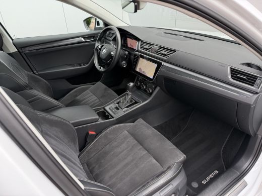 Skoda Superb Combi 1.4 TSI iV 218pk Style | Pano dak | Trekhaak ActivLease financial lease