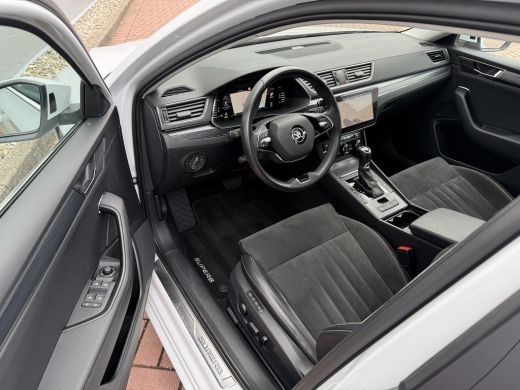 Skoda Superb Combi 1.4 TSI iV 218pk Style | Pano dak | Trekhaak ActivLease financial lease