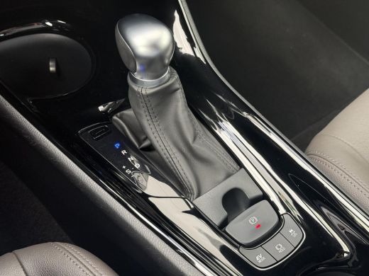Toyota C-HR 2.0 Hybrid Executive **DODEHOEK DETECTIE/ STOELVERWARMING/ JBL AUDIO/ APPLE CARPLAY/ 36 MAANDEN G... ActivLease financial lease