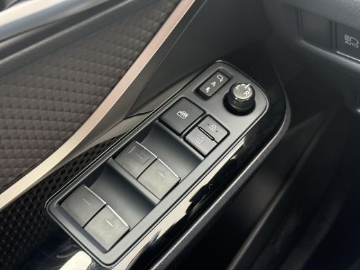 Toyota C-HR 2.0 Hybrid Executive **DODEHOEK DETECTIE/ STOELVERWARMING/ JBL AUDIO/ APPLE CARPLAY/ 36 MAANDEN G... ActivLease financial lease