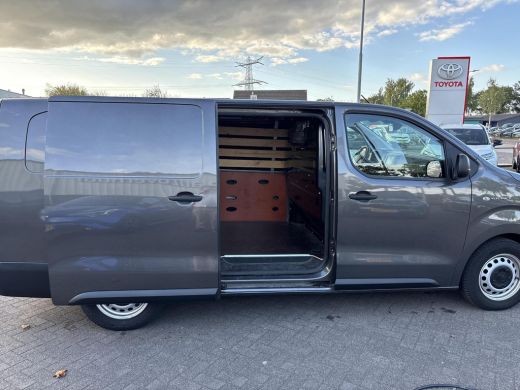 Toyota ProAce Live Extra Range Long 75 kWh | Apple CarPlay/Android Auto | Lat om Lat + laadvloer | 100kW snelladen ActivLease financial lease