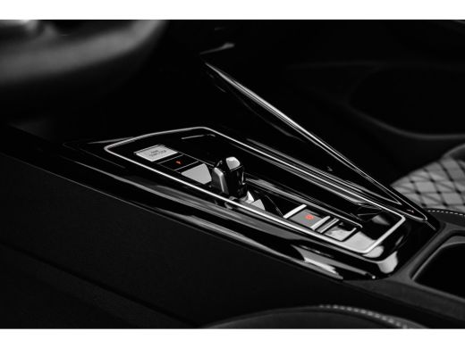 Volkswagen Golf 1.5 eTSI R-Line Edition Automaat | Koplampverlichting IQ.Light 'LED Matrix' | Advance pakket | Si... ActivLease financial lease