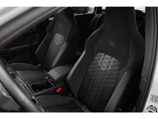 Volkswagen Golf 1.5 eTSI R-Line Edition Automaat | Koplampverlichting IQ.Light 'LED Matrix' | Advance pakket | Si... ActivLease financial lease