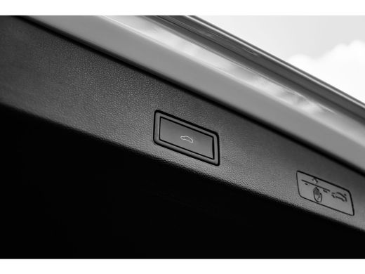 Volkswagen Golf 1.5 eTSI R-Line Edition Automaat | Koplampverlichting IQ.Light 'LED Matrix' | Advance pakket | Si... ActivLease financial lease