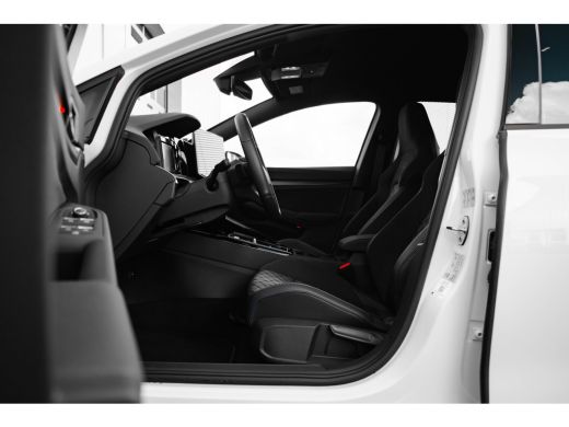 Volkswagen Golf 1.5 eTSI R-Line Edition Automaat | Koplampverlichting IQ.Light 'LED Matrix' | Advance pakket | Si... ActivLease financial lease