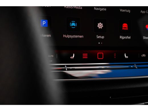 Volkswagen Golf 1.5 eTSI R-Line Edition Automaat | Koplampverlichting IQ.Light 'LED Matrix' | Advance pakket | Si... ActivLease financial lease