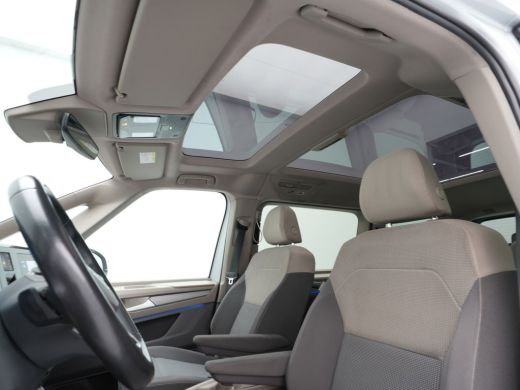 Volkswagen Multivan 1.4 eHybrid 218pk L2 Bulli 7p Panorama Navigatie Camera IQ light Carplay ActivLease financial lease