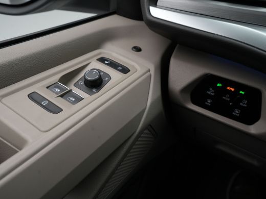 Volkswagen Multivan 1.4 eHybrid 218pk L2 Bulli 7p Panorama Navigatie Camera IQ light Carplay ActivLease financial lease