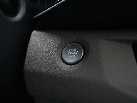 Volkswagen Multivan 1.4 eHybrid 218pk L2 Bulli 7p Panorama Navigatie Camera IQ light Carplay ActivLease financial lease